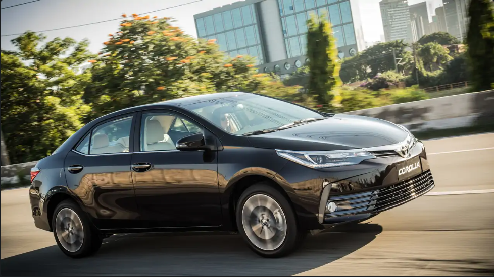 Toyota Corolla Altis Hybrid branco